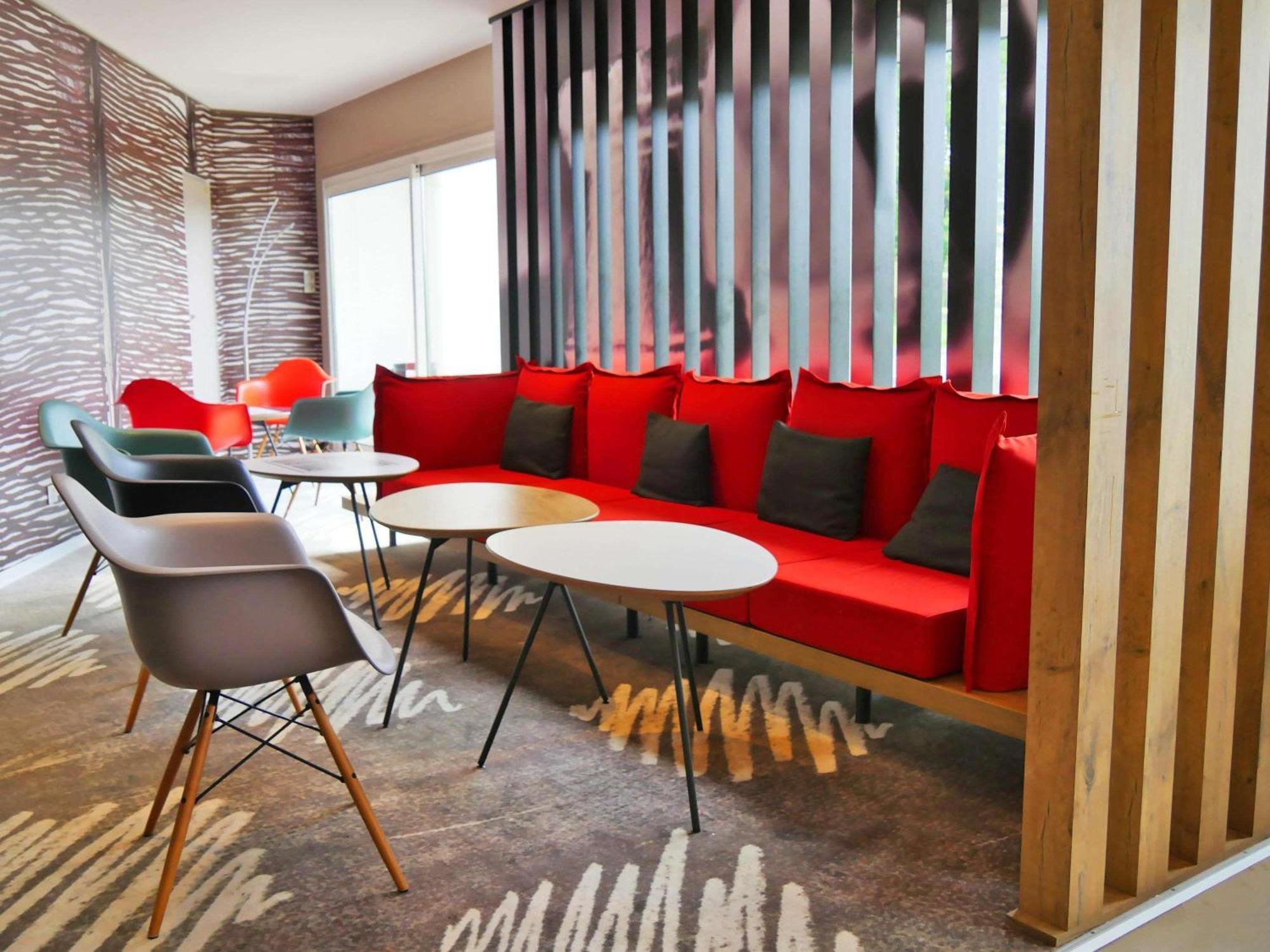 Hotel Ibis Laval Le Relais D'Armor Changé Exterior foto